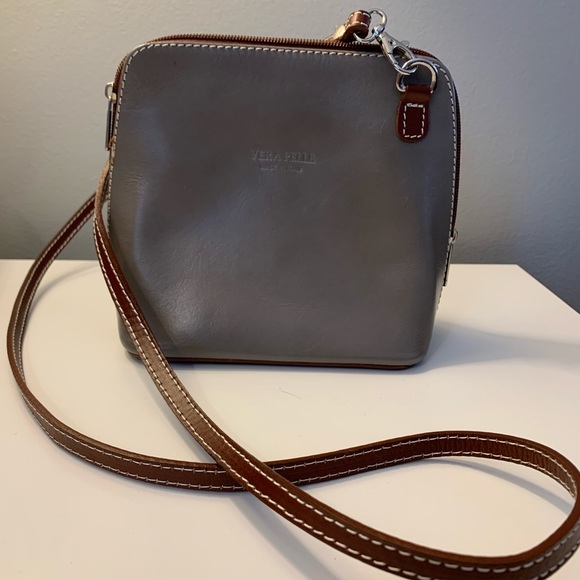 EUC - Vera Pelle bucket style Purse - Picture 2 of 6